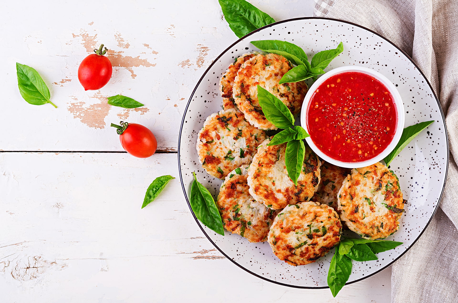 Delicious rice and chicken meat patties with garlic tomato sauce - Vezzelli
